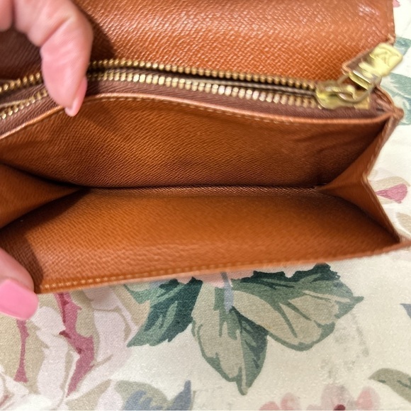 Louis Vuitton | Monogram Porte Monnaie Zip Bifold Wallet - Picture 11 of 14